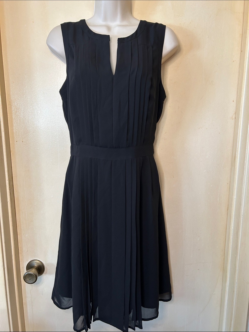 Halogen Black Pleated Sleeveless Dress size 6